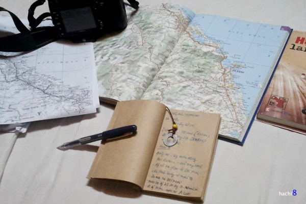 Description: Tập bản đồ, những thông tin ghi chú cẩn thận trước khi đi sẽ giúp nhiều cho hành trình dài ngày