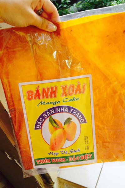 Description: Bánh xoài là đặc sản nổi tiếng của Nha Trang.