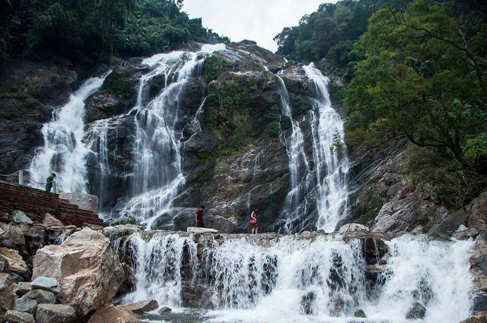 Description: Thác Trắng Minh Long nằm giữa vùng núi Trường Sơn trùng điệp và là một trong những thác đẹp nhất ở miền núi tỉnh Quảng Ngãi.  Ảnh: instagram