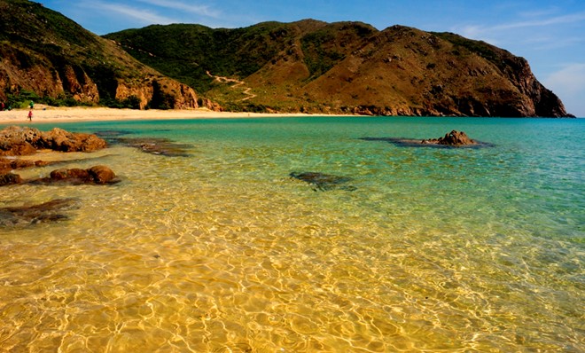 Description: Màu nước, màu cát, màu trời giúp Kỳ Co đẹp như bức tranh thiên nhiên đầy màu sắc. Đây là một trong những bãi biển đẹp nhất CLB Nhiếp ảnh & Du lịch từng đặt chân đến. Ảnh: Nhi Nguyễn.