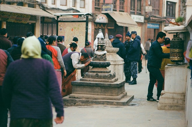 Description: Người Tây Tạng luôn là những Phật tử có lòng tín tâm và đời sống an lạc. Đến vùng Himalaya cũng không thể không đến những tu viện linh thiêng với sự tiếp nối không gian đoạn của các dòng truyền thừa Phật giáo Tây Tạng. Tu viện ở vùng này không chỉ là nơi tu học của chư tăng, ni mà còn là nơi truyền bá giáo pháp cho các Phật tử, được các Phật tử coi như ngôi nhà từ bi. 